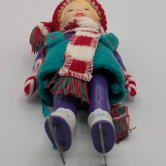 Hallmark Keepsake Mistletoe Miss 2002, 2nd in Mistletoe Miss Series, Porcelain - Picture 7 of 11